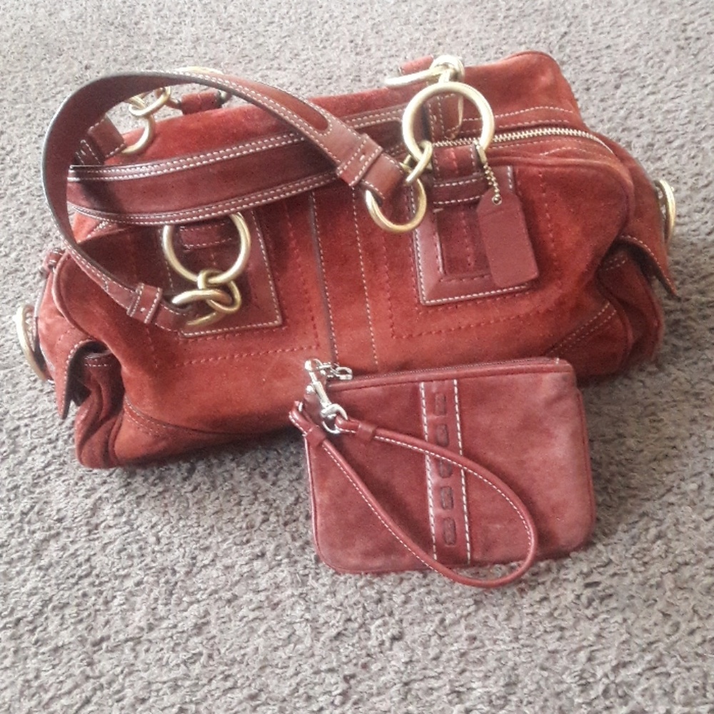 🌹 Coach handbag (No longer have the coin purse)